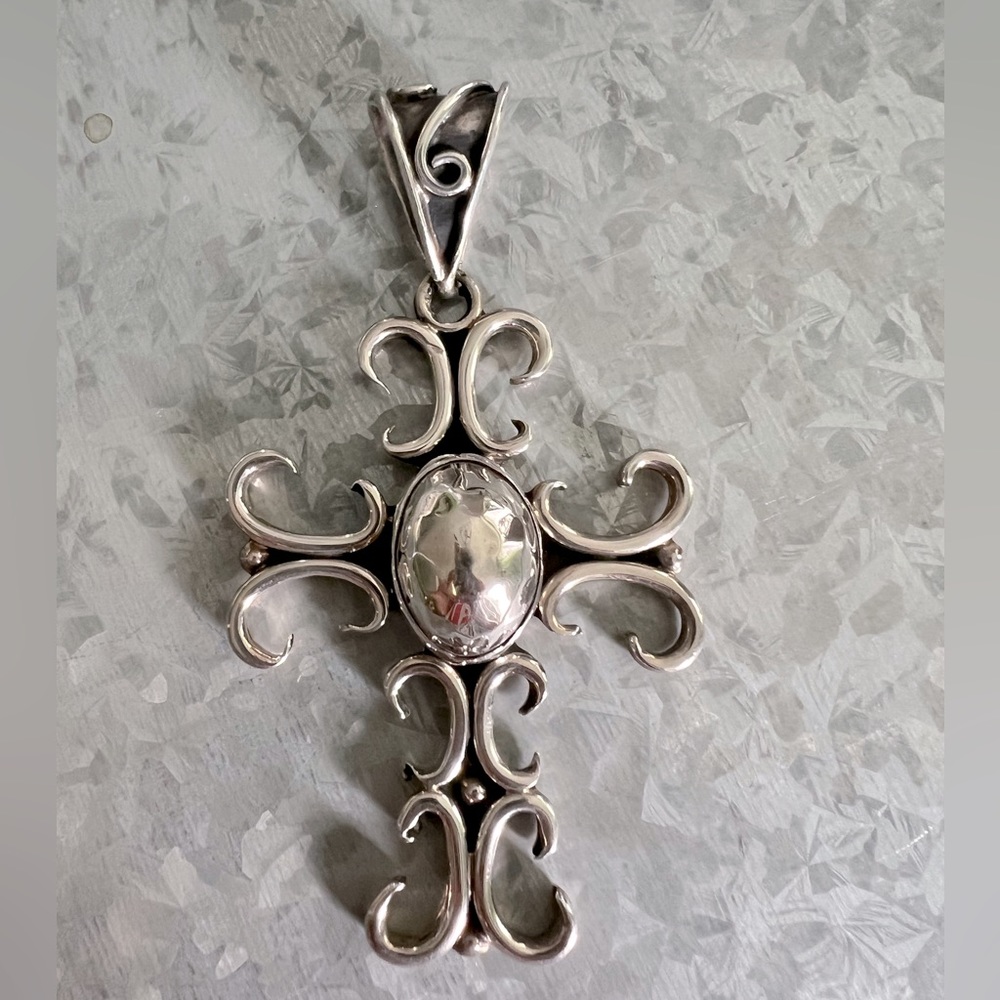 .925 Large Cross Detailed Pendant